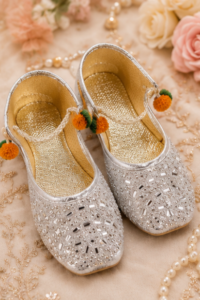 Kids Embellished Khussa – Silver/Gold