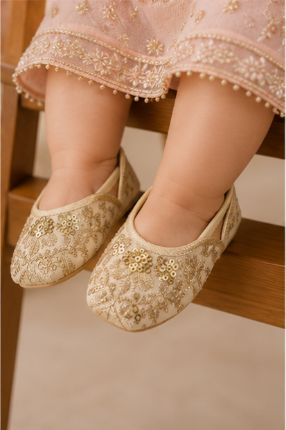 Kids Embroidered Khussa – Cream/Gold