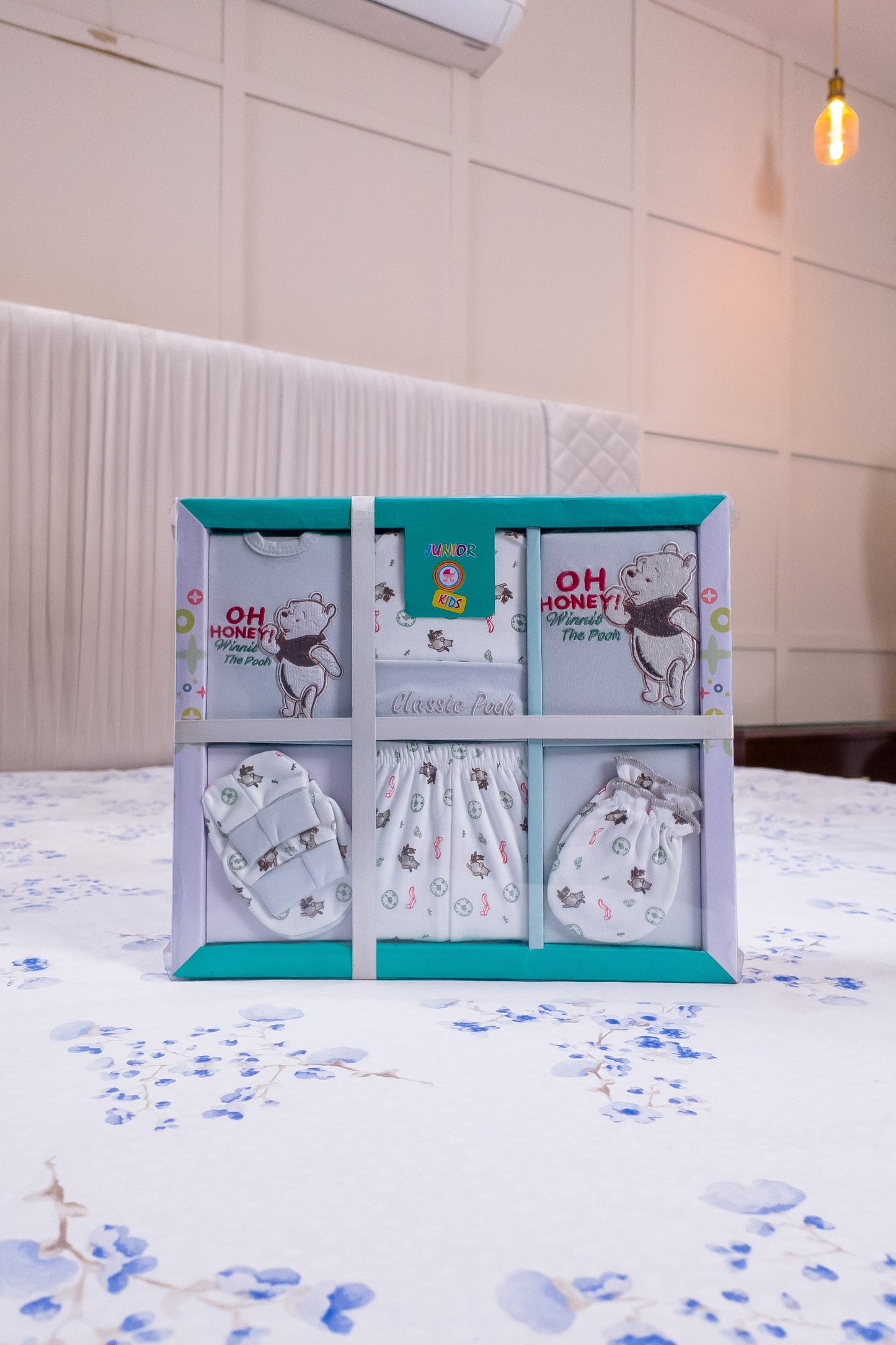 Oh Honey! 7-Piece Winnie the Pooh Baby Gift Set